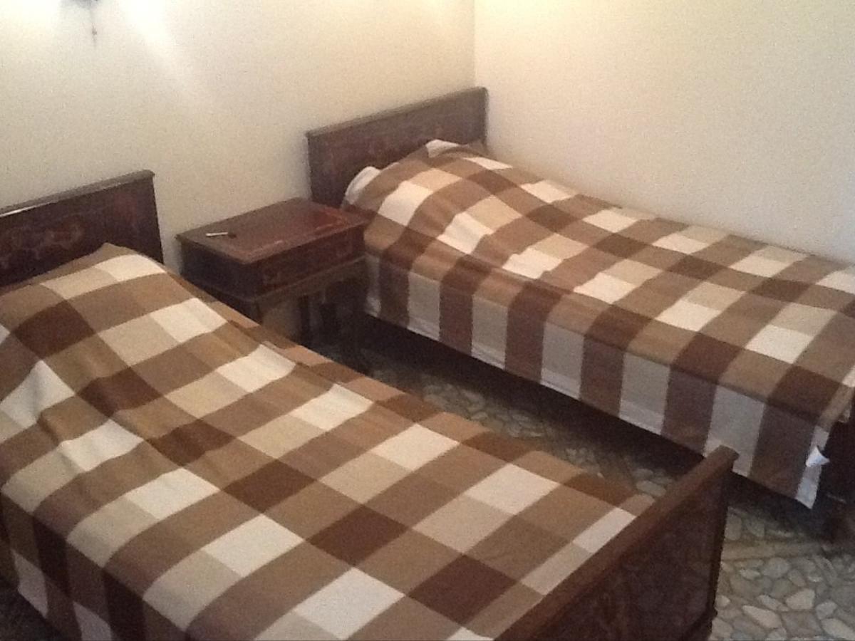 Добрый Лев Hotel Сухуми Екстериор снимка