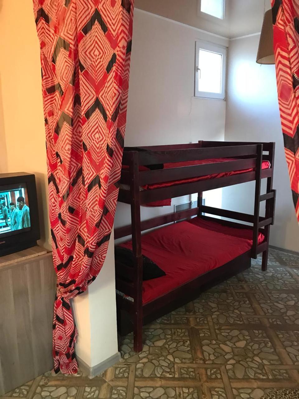 Добрый Лев Hotel Сухуми Екстериор снимка